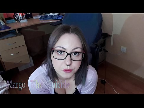 ❤️ 안경을 쓴 섹시한 여자가 카메라에 딜도를 빤다. ️❌ 빌어먹을 비디오 포르노에서 ko.pornofilmtv.ru