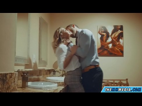 ❤️ 공공 화장실에서 가슴이 큰 금발이 당신을 유혹 할 때 ️❌ 빌어먹을 비디오 포르노에서 ko.pornofilmtv.ru